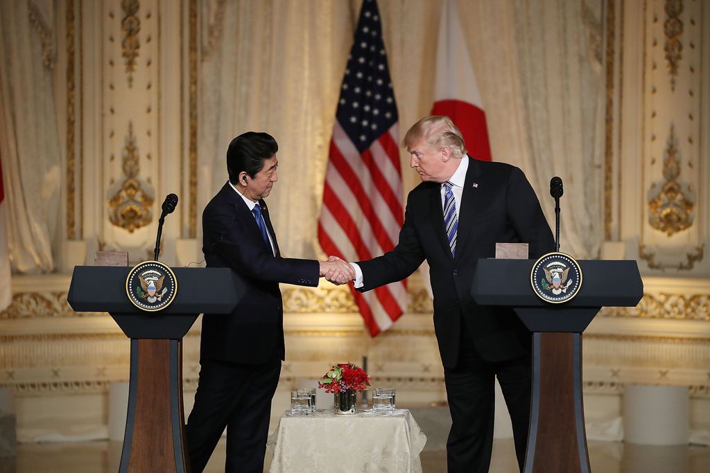 Japanski premijer Shinzo Abe i predsjednik SAD-a Donald Trump (Foto: AFP)