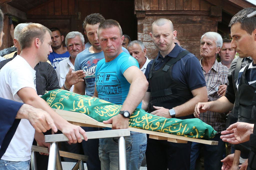 Pokop malog Denisa u Velikoj Kladuši (Foto: Pixell)