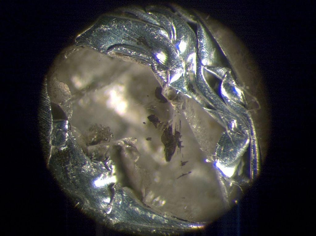 Ovaj mali dijamant u sebi sadrži mineral koji do sada nitko nikada nije vidio (Foto: Nester Korolev/UBC/Live Science)