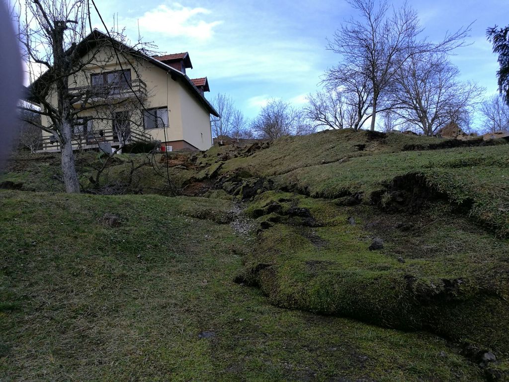 Odron stijene u Hrvatskoj Kostajnici (Foto: Dnevnik.hr)