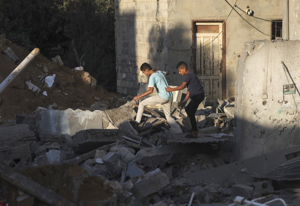 Ruševine zgrada uništenih tijekom izraelskih zračnih napada u izbjegličkom kampu Rafah na jugu pojasa Gaze - 4
