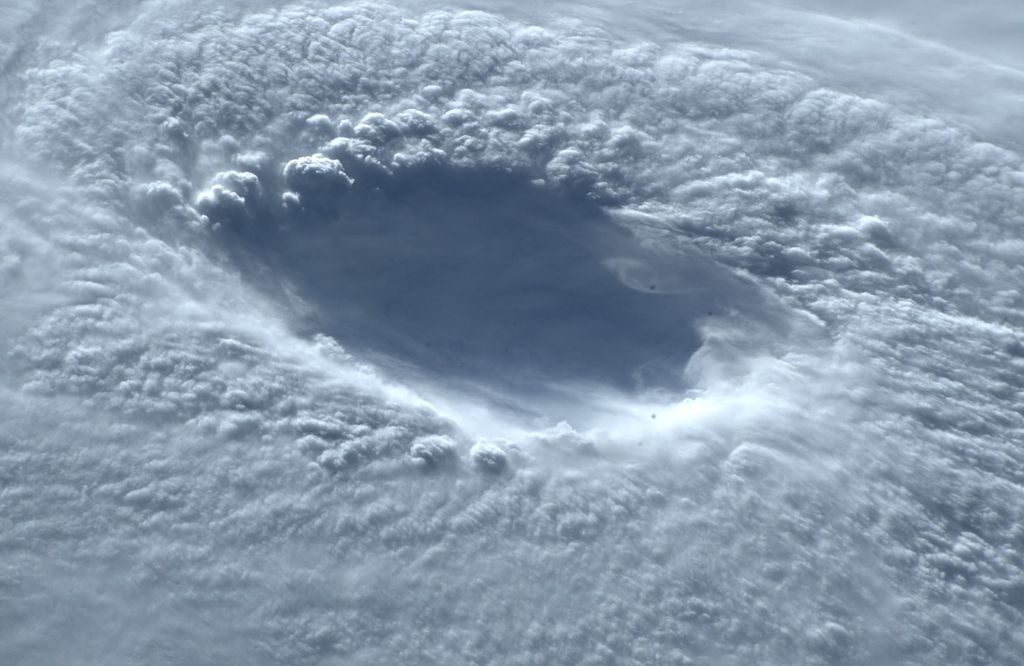 Slike tajfuna Nanmadola iz svemira - 3