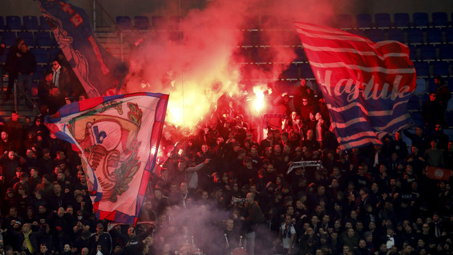 Pogledajte kako je Torcida bocnula navijače Osijeka na Opus Areni