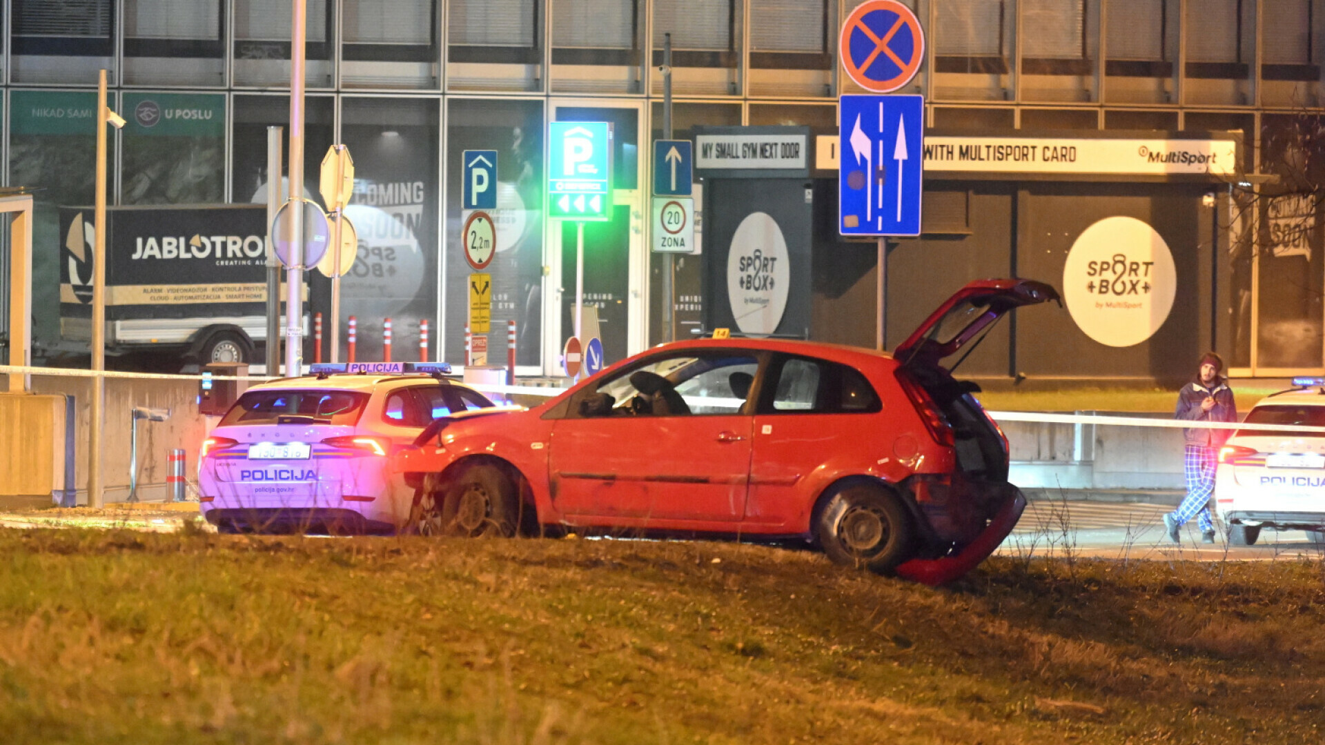 Video Ovo Je Mad Max Kojeg Je Policija U Nezapam Enoj Potjeri Lovila Po