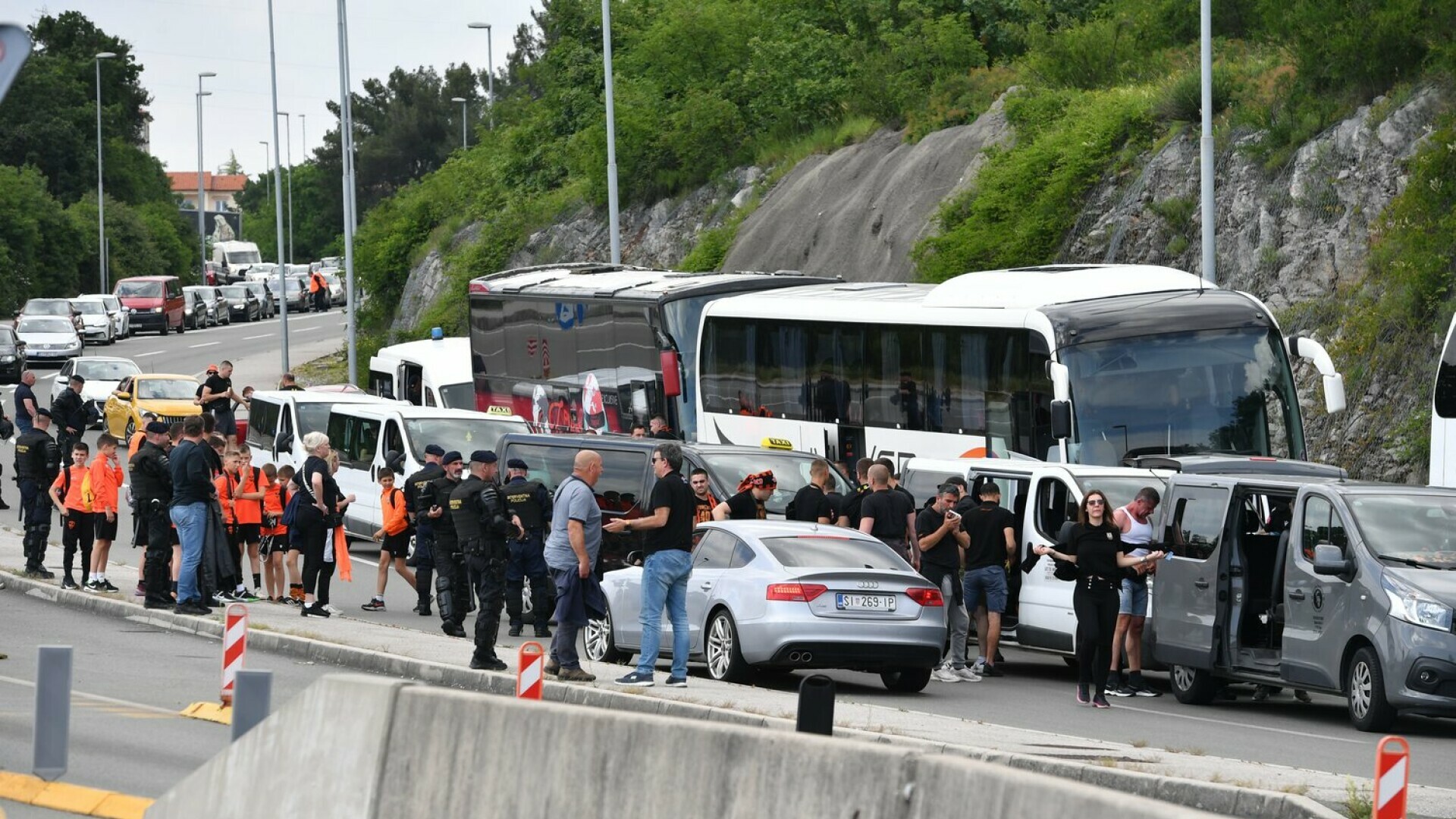 Vatrena Atmosfera Na Finalu Kupa Baklje Topovski Udari Po Ar I