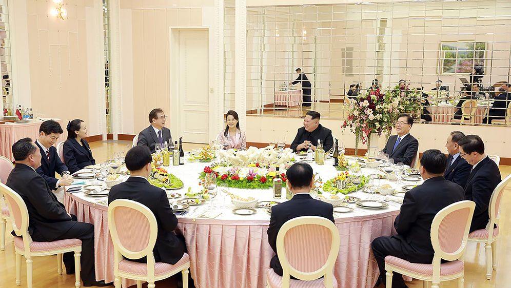 Kim Jong Un u Pjongjangu primio južnokorejsku delegaciju (Foto: AFP) (Foto: ) Kim Jong Un u Pyongyangu primio južnokorejsku delegaciju (Foto: AFP)
