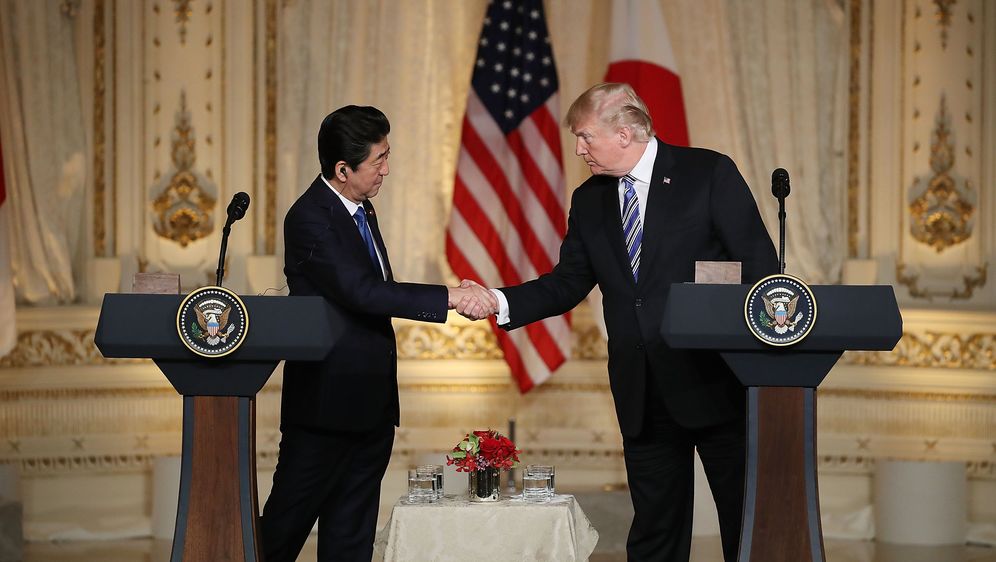 Japanski premijer Shinzo Abe i predsjednik SAD-a Donald Trump (Foto: AFP) (Foto: ) Japanski premijer Shinzo Abe i predsjednik SAD-a Donald Trump (Foto: AFP)