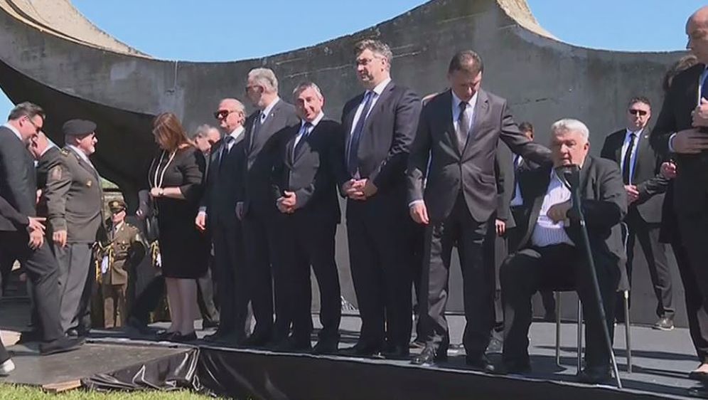 Razvili zastavu HOS-a uoči komemoracije žrtvama Jasenovca (Foto: Marko Lukunic/PIXSELL)