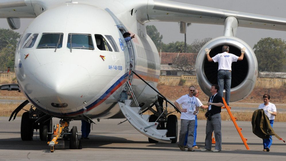 Dio aviona koji se srušio u Rusiji (Screenshot: Reuters)