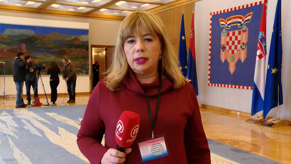Vučić Grabar-Kitarović kraj dokumentacije (Foto: dnevnik.hr)