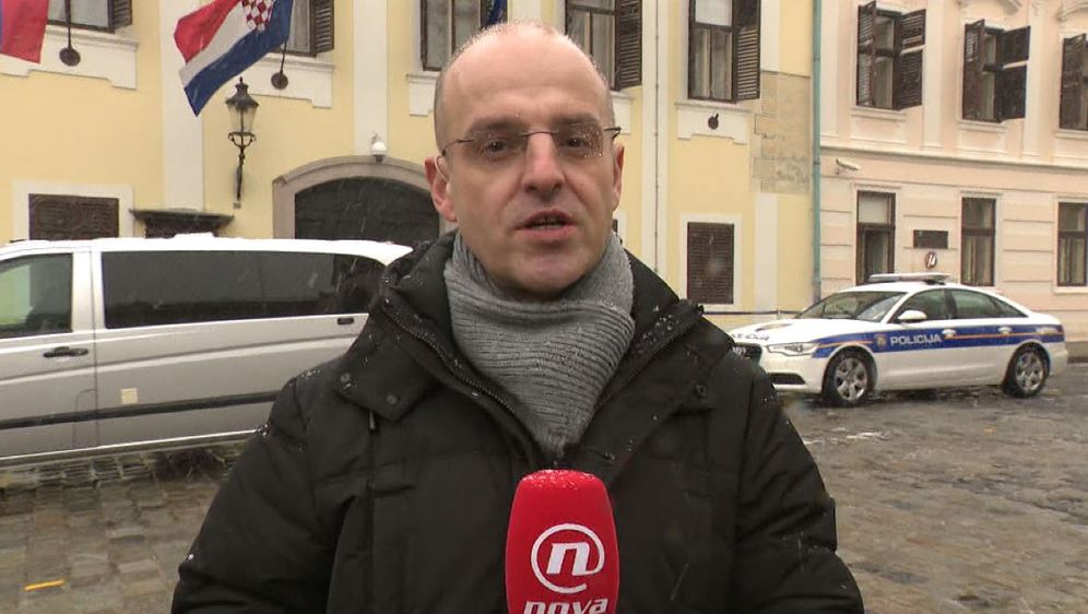 Mislav Bago ispre Banskih dvora (Foto: Dnevnik.hr) (Foto: )