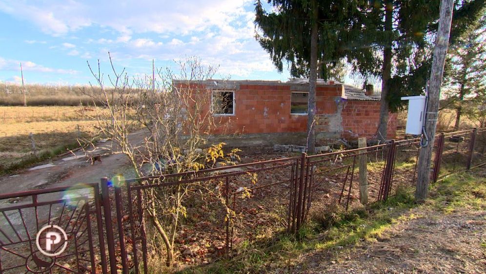 Tročlana obitelj živi u štali s bolesnom kćeri (Foto: Dnevnik.hr) - 1 (Foto: ) 17.01.2019.
