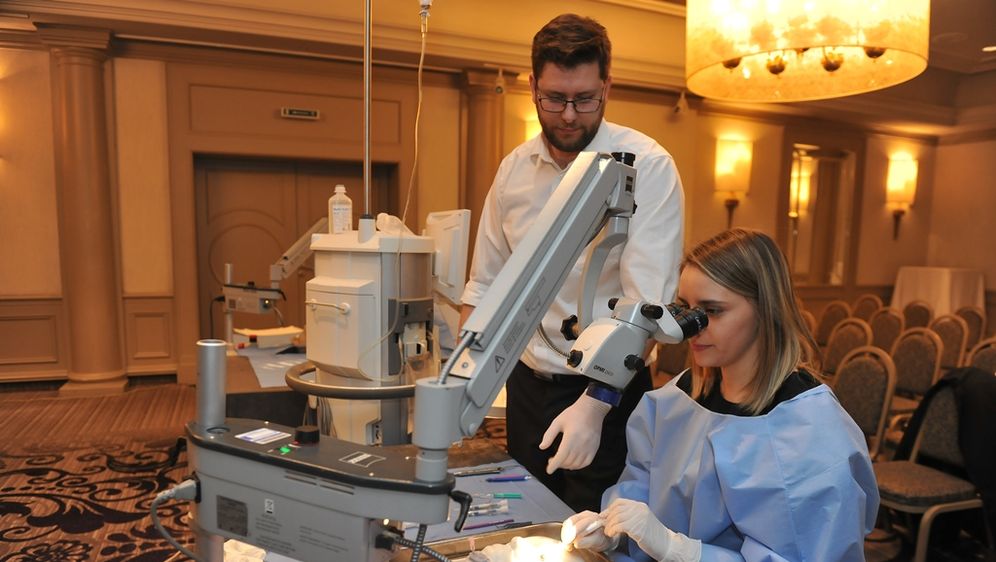 „WET LAB“ - mladi oftalmolozi uz mentorstvo vrhunskih operatera Klinike Svjetlost vježbaju operacije katarakte (Foto: ) „WET LAB“ - mladi oftalmolozi uz mentorstvo vrhunskih operatera Klinike Svjetlost vježbaju operacije katarakte