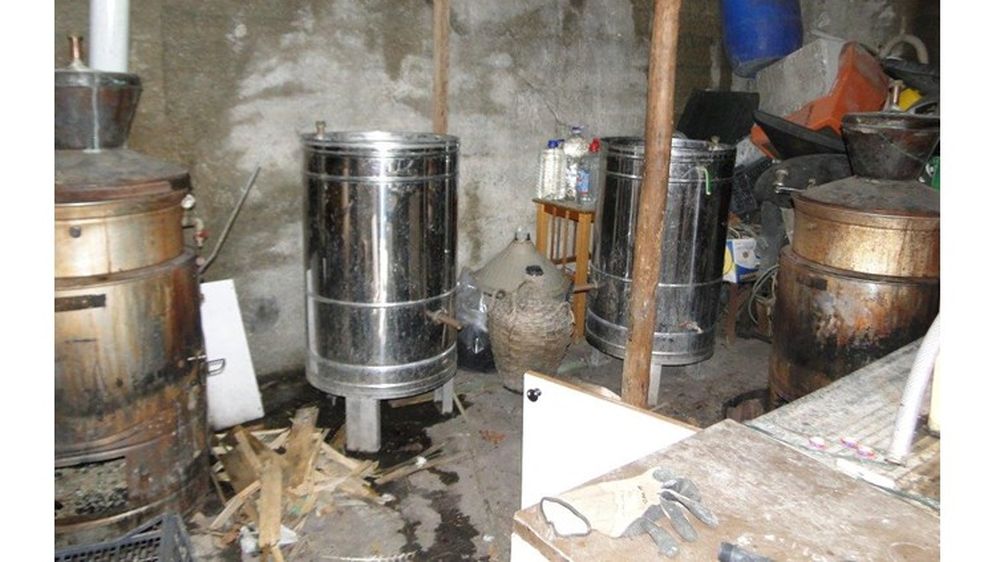Splitski plastenik u kojem se ilegalno prodavalo gorivo (Foto: Carina)