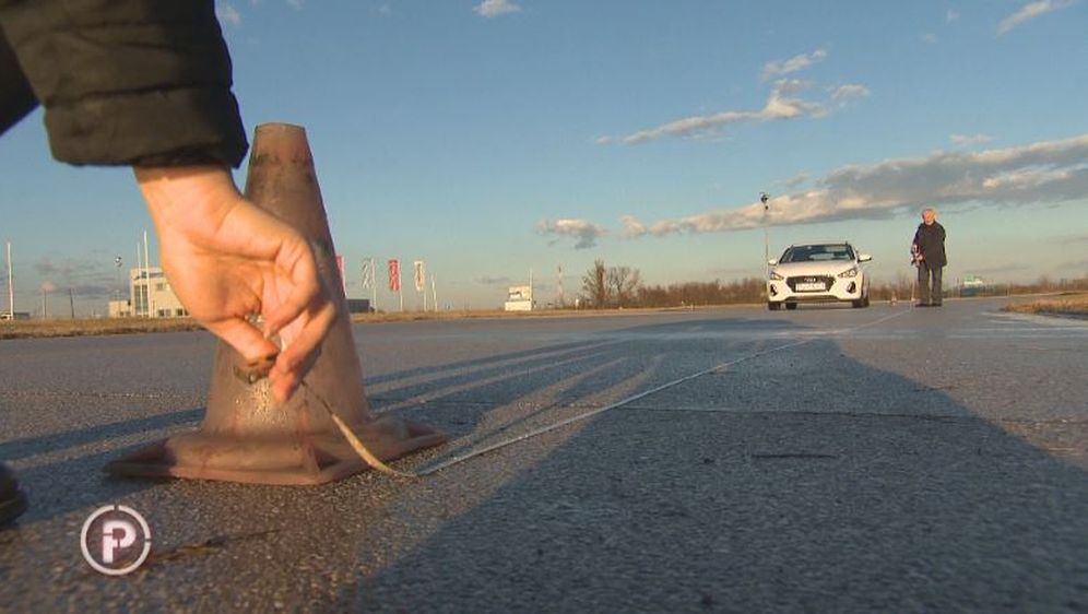Provjera duljine koju je auto prošao prije kočenja (Foto: Dnevnik.hr) (Foto: ) 14.03.2019.