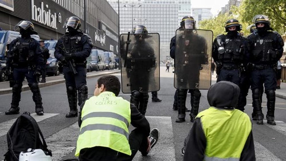 Prosvjed žutih prsluka u Parizu (Foto: AFP) - 6 (Foto: )