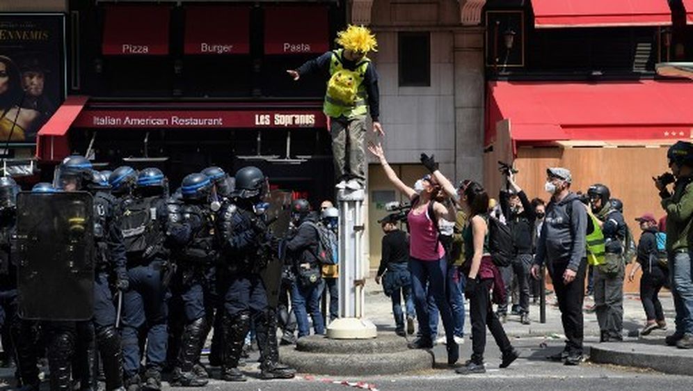Prosvjed žutih prsluka u Parizu (Foto: AFP) - 9 (Foto: )