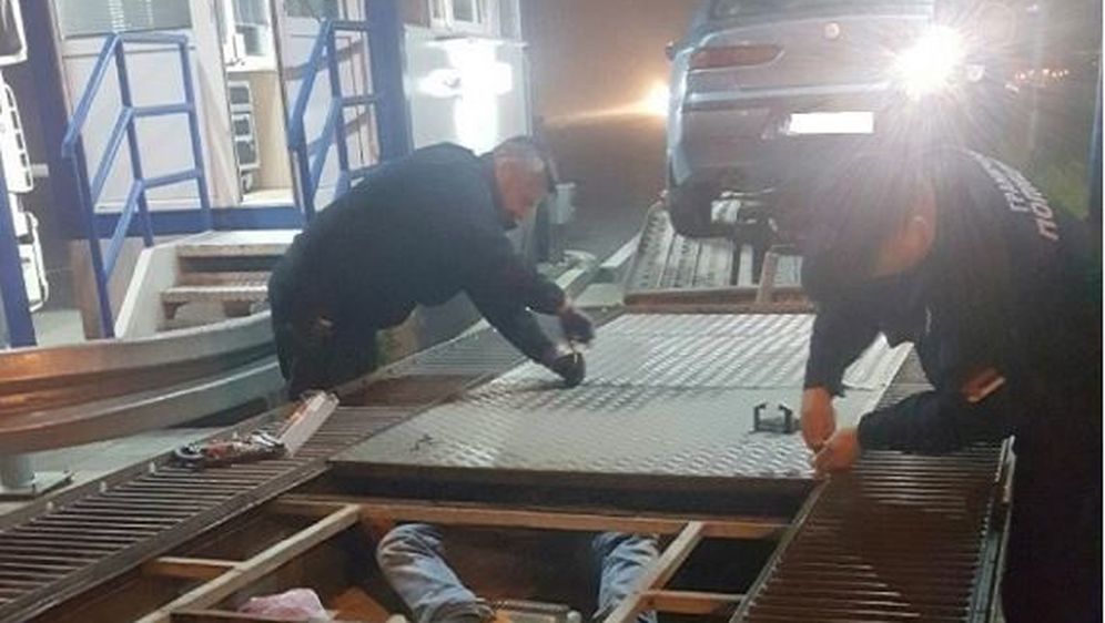 Srpski carinici uhvatili devet migranata (Foto: Carina Republike Srbije) - 1