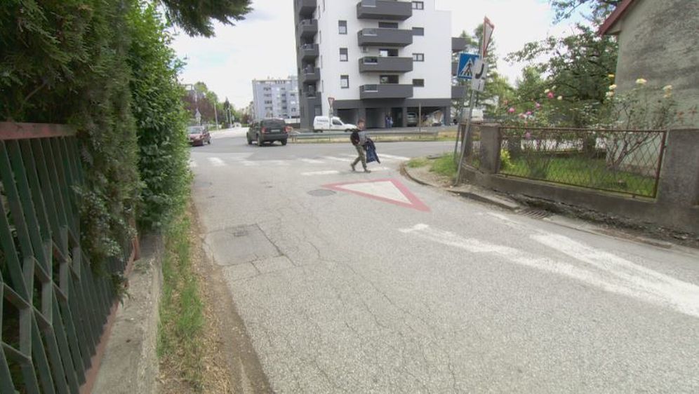 U Gajnicama će se postaviti asfaltne trake (Foto: Dnevnik.hr) - 2 (Foto: ) 29.05.2019.