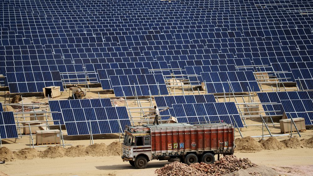 Solarna elektrana Roha Dyechem na sjeveru Indije (Foto: AFP) (Foto: ) Solarna elektrana Roha Dyechem na sjeveru Indije (Foto: AFP)