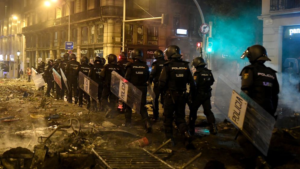 Gradske službe čiste Barcelonu nakon nereda (Foto : Dnevnik.hr)