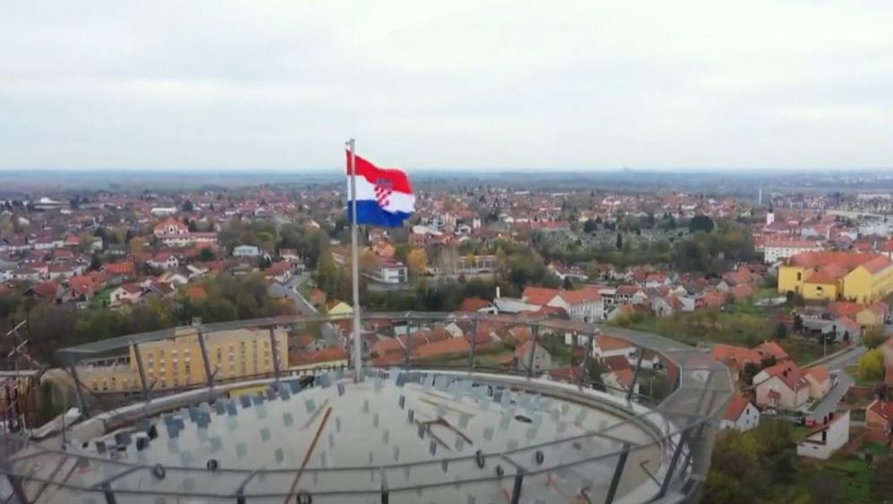 Vukovarski Vodotoranj zasvijetlio u različitim bojama