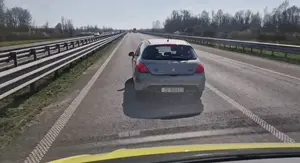 Vožnja lijevom trakom ispred kola Hitne pomoći
