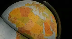 Globus koji se okreće oko svoje osi