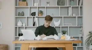 Razmišljanje za radinim stolom