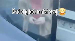 Pomoć kolegi na parkiralištu