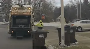 Kriminalac skriven u kanti za smeće