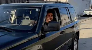 Komičar AdamW u skeču o odlasku na benzinsku postaju