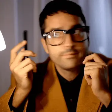 Štreber koji se češka dok razmišlja