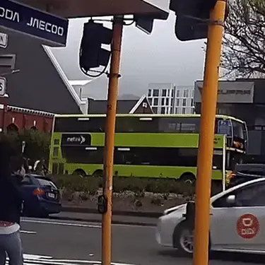 Vjetar otphao pješakinju