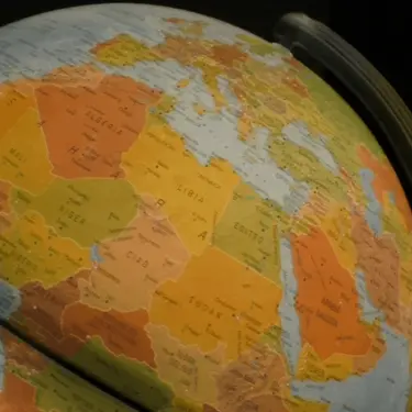 Globus koji se okreće oko svoje osi