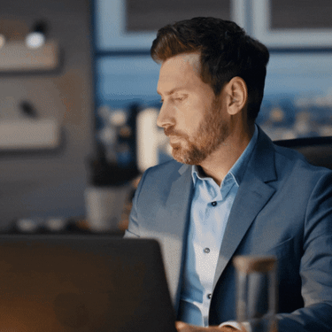 Ispijanje kave i razmišljanje