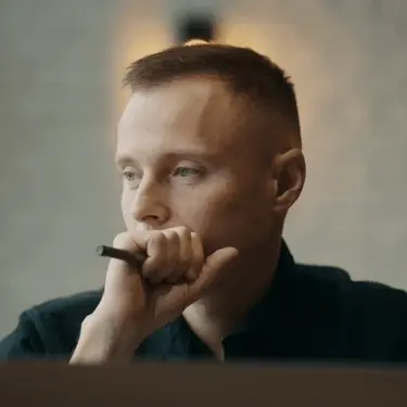 Razmišljanje pred računalom