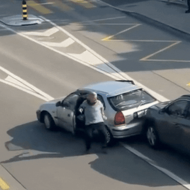 Neobična prometna nesreća i bijeg