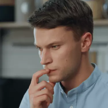 Razmišljanje i trljanje brade