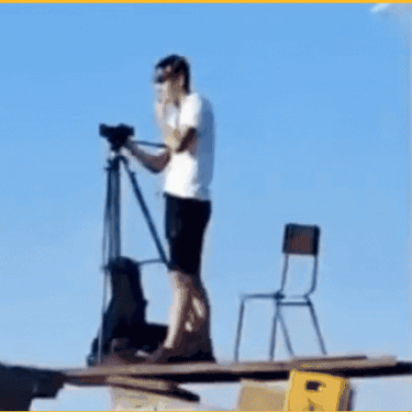 Snimatelj na nestabilnom postolju za vrijeme utakmice