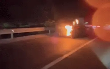 VIDEO Nevjerojatni prizori iz užasa kod Omiša: Vozač bježao u zapaljenom autu