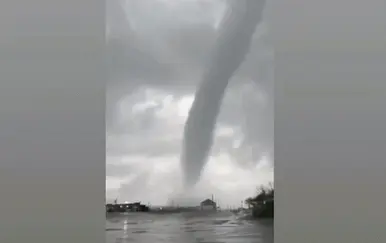 Snažna oluja poharala Long Island: Tornado uništavao sve pred sobom