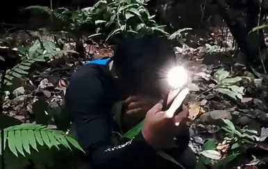 Biolog plače u emotivnom videu nakon što je pronašao najrjeđi cvijet na svijetu