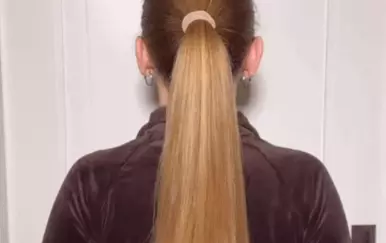 Preslatka božićna frizura koju je lako za napraviti postala je pravi hit: Nosit ćete ju cijeli prosinac