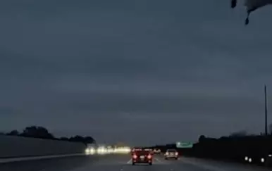 Mali avion prisilno sletio na automobil na Floridi