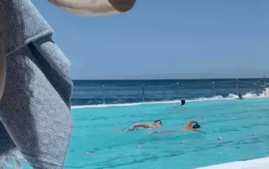 Pogledajte što žena radi u javnom bazenu: "Svijet je poludio!"