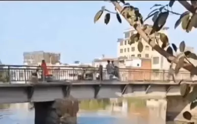 Nakon žestoke svađe sa suprugom, otac u Kini bacio dijete s mosta