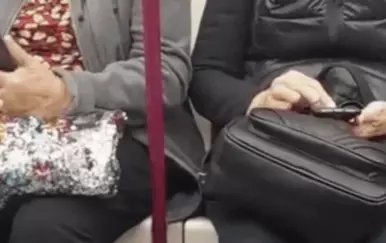 Bake na mobitelu, a pogledajte što radi dječak u vlaku kod Zagreba!