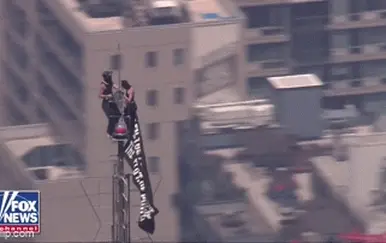 Par se popeo na vrh Empire State Buildinga