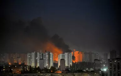 Raste broj žrtava ruskog napada na Kijev, pogođeni stambeni neboderi